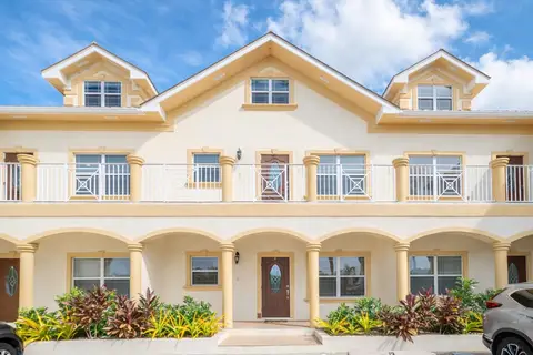 CENTURY 21 | 1 BED W DEN OMEGA BAY GARDENS