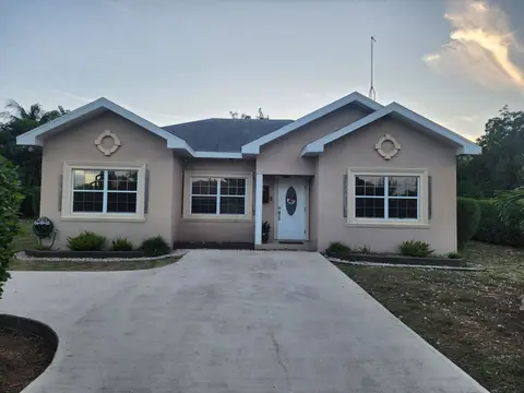 CENTURY 21 | 3 BED, 2 BATH SINGLE FAMILY HOME