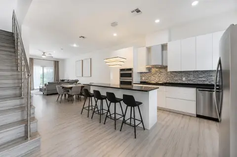 For Rent: 2 bed, 2.5 bath, 2-storey in South Sound