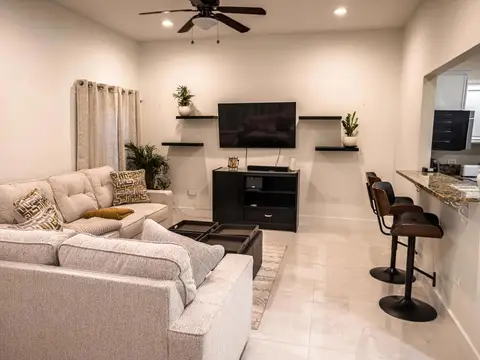 3 Bed 3.5 Baths Hilton Estates For Rent