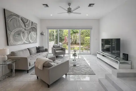 3-BED TOWNHOUSE IN HEART OF SMB CORRIDOR - ELEVEN PARC