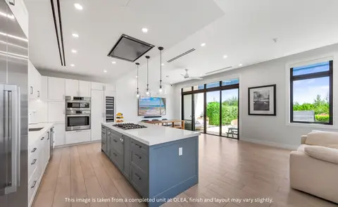 FOR SALE: 3 Bed Condo on Seven Mile Beach Corridor