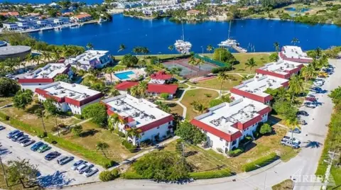 EXECUTIVE RENTAL – 2B/2B – Lime Tree Bay - Available 1st of July