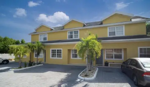CENTURY 21 | PROSPECT TOWNHOUSE SPACIOUS 2 BED, 1 BATH - AVAIL 1ST AUGUST