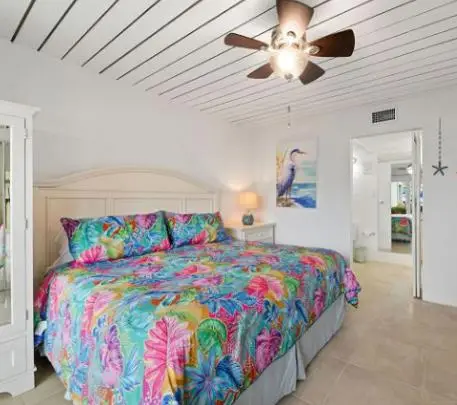 CENTURY 21 | SUNSET COVE POOLSIDE 2/2 AVAILABLE 1ST SEPT FOR LONG TERM LET