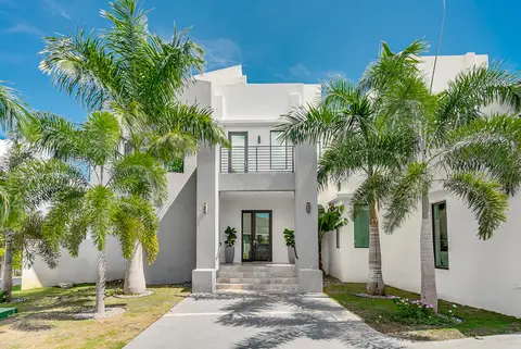 CENTURY 21 | ROYAL PALMS - 5 BEDROOM ESTATE W/RENTAL UNIT