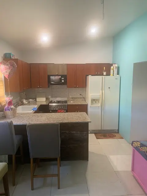 To Share a 2 Bedrooms 2 Bathrooms Apt