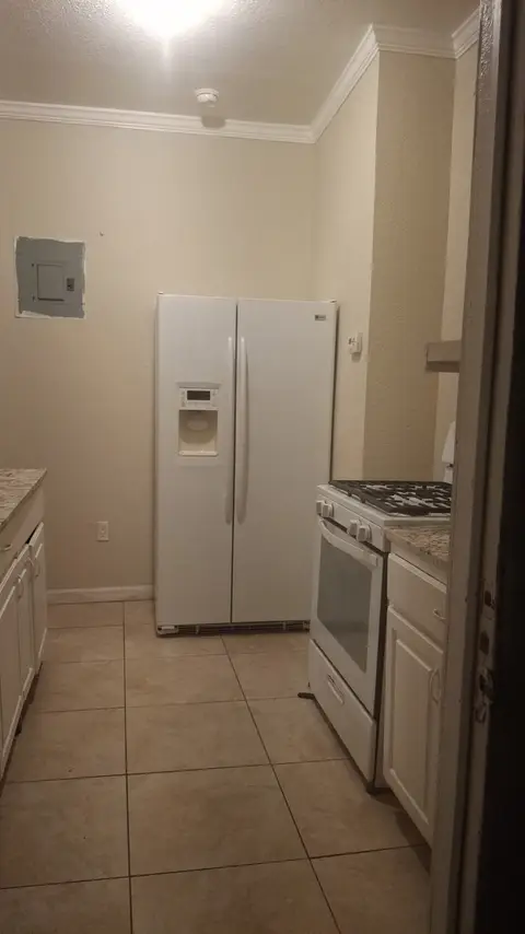 One bedroom own bathroom and kitchen available NAU welcome Location little Savannah gardon