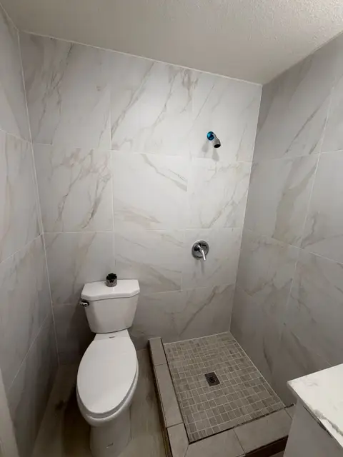 (Sale Pending) 2 Bed Palm Suites