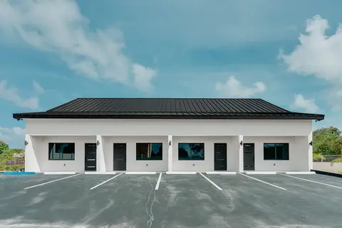 CENTURY 21 | KINGSLEY TOWNHOMES 2 BED PLUS DEN UNIT 2.