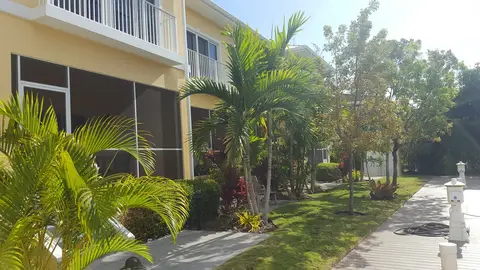 Snug Harbour Canal Front 2br 2.5ba Townhouse