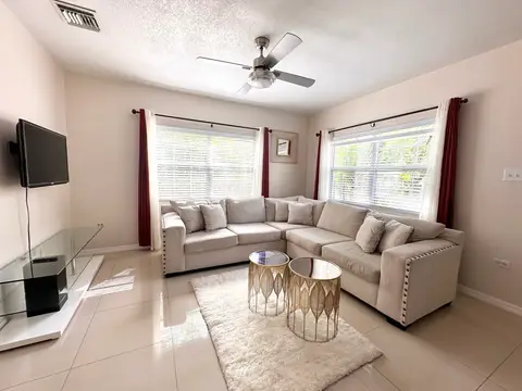 FOR RENT: 3 Bed, 2 Bath Condo, George Town