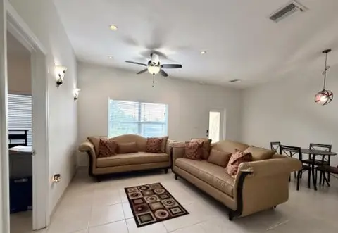 CENTURY 21 | 3 BED RENTAL ON RED ROBIN DR