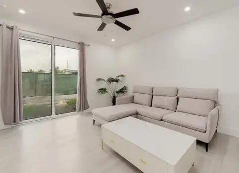 CENTURY 21 | 2 BED 3 BATH YARL
