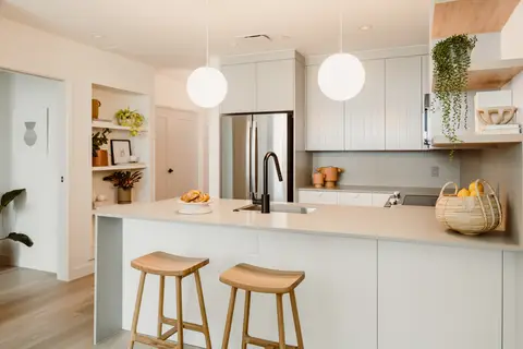 CAMANA BAY - KAPOK RESIDENCE 206 (ONE BED) ONE MONTH RENT FREE