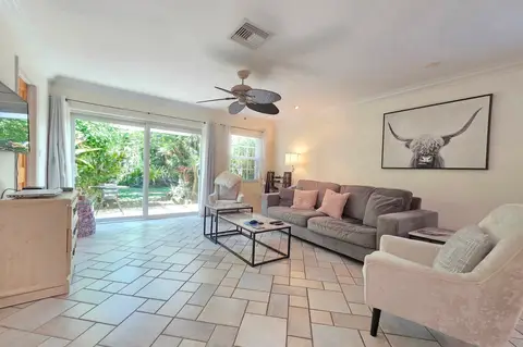 ORCHID VILLAGE -- BEAUTIFUL BACK GARDEN--Pet Friendly -- JUNE 20