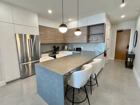 Point West 2 Bed/2 Bath Beautiful West Bay Condo
