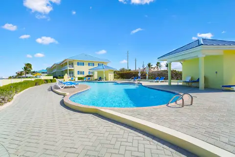 CENTURY 21 | CASTAWAY COVE BEACHFRONT - 2 BED, 2 BATH, A AND B LOCK OFF UNIT