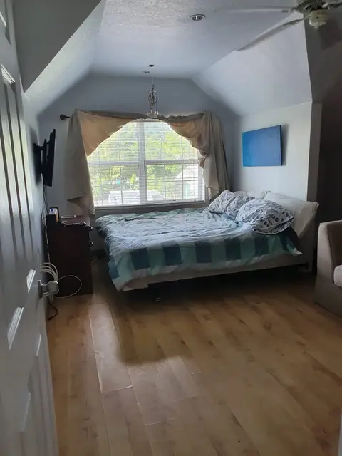 Room For Rent