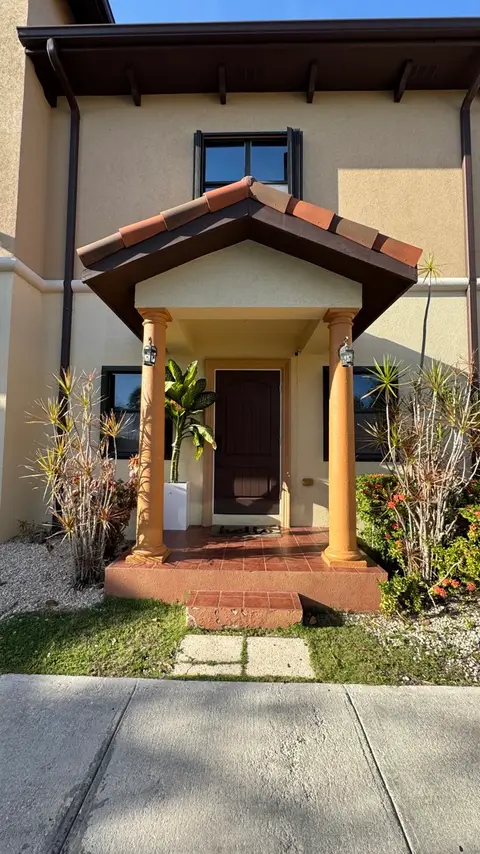 Hilton Estates Condo for rent