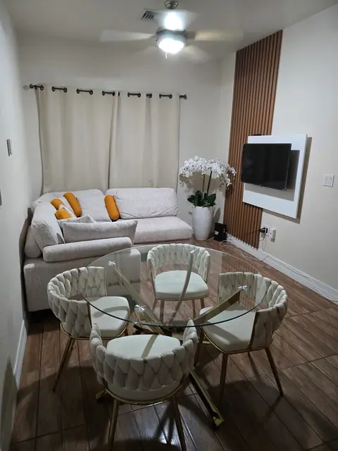 Newly Renovated 1 Bed / 1 Bath Apartment