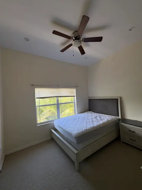 Room with private bathroom in georgetown