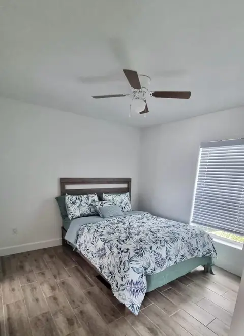 Lovely 2 bed 2 bath w Pool