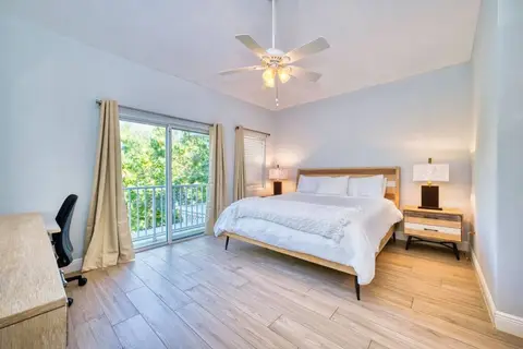 2 Bed Townhouse Quiet Complex 2m to 7Mile - SHORT TERM ONLY - View Local rates NOW!