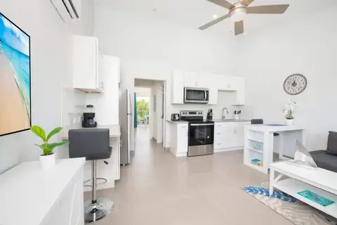 1 Bedroom / 1 Bathroom for Rent at Summertime Suites - Available June 15