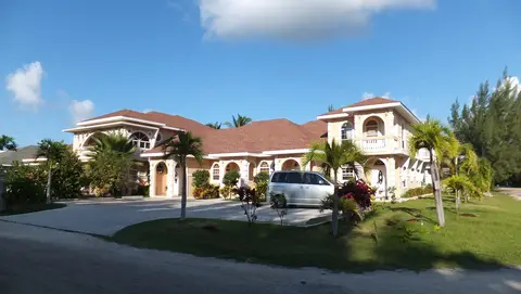 (Sale Pending) 840 Sq ft C 1 bed 1 .5 bath condo for sale in Omega Bay, Prospect.