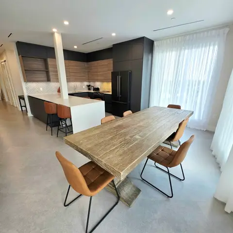 3 bed Penthouse, Point West, West Bay Waterfront!