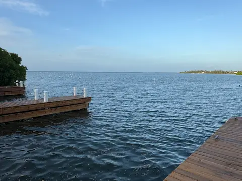 Utilities Included - 1 Bed/1Bath - Ocean View - KYD 2,750 with Boat Dock