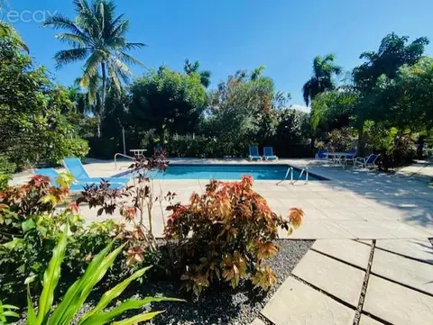 Mystic Retreat - Huge 1 BR/1BA Condo Ideally Located in George Town