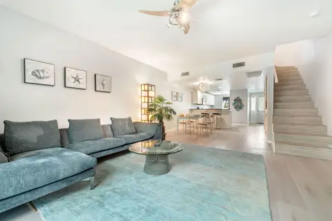 Gorgeous 2 bed 2.5 bath @ Southampton Gardens available NOW!