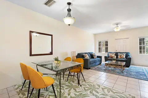 NEW LISTING - Park View Court - 2/2 - Walk to SMB CI$415,000