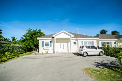 CENTURY 21 | 3 BED 2 BATH DUPLEX ON GLADE DRIVE