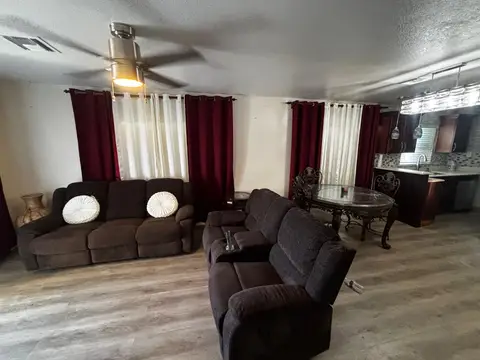 2 Bed / 1 Bath Apartment for Rent