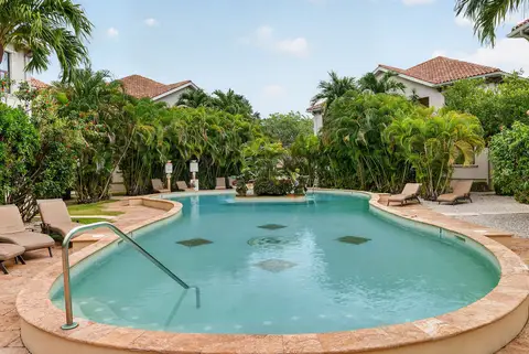 (Sale Pending) CENTURY 21 | 2 BEDROOM CONDO IN LANTERN POINT