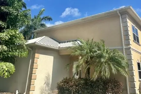 VERY SPACIOUS - 3BEDROOM/3BATH (Available June 1st)