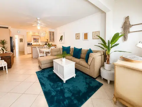Seven Mile Beach 2Bed/2Bath Condo