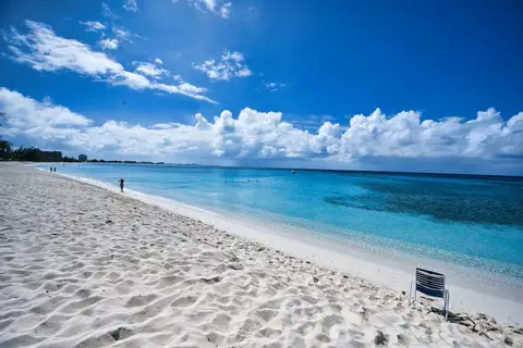 2BR/1BR/Studio, Steps to Beach & Snorkeling - SHORT TERM ONLY - View Local rates NOW!