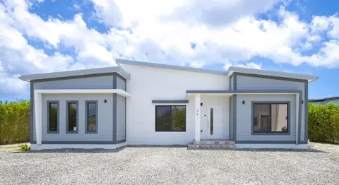(Sale Pending) CENTURY 21 | MODERN 3 BED, 3 BATH SINGLE FAMILY HOME. WITH BONUS OFFICE/DEN.