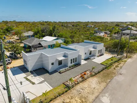 CENTURY 21 | HYRE VIEW - 3 BED, 2 BATH DUPLEX