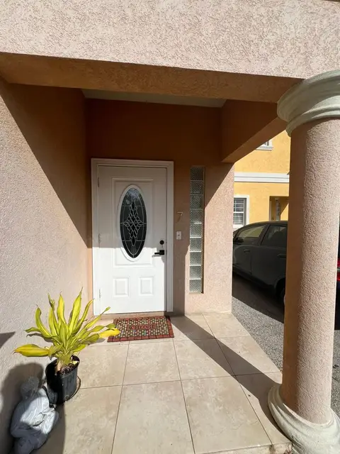 CENTURY 21 | LOWER VALLEY LUXURY TOWNHOUSE