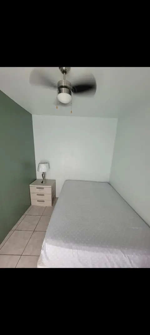 Frank Sound Room for rent