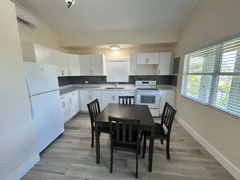 RENT: 2 Bed 3 Bath (Plus Convertible Den) - 3100.00 p/m - West Bay - Available June
