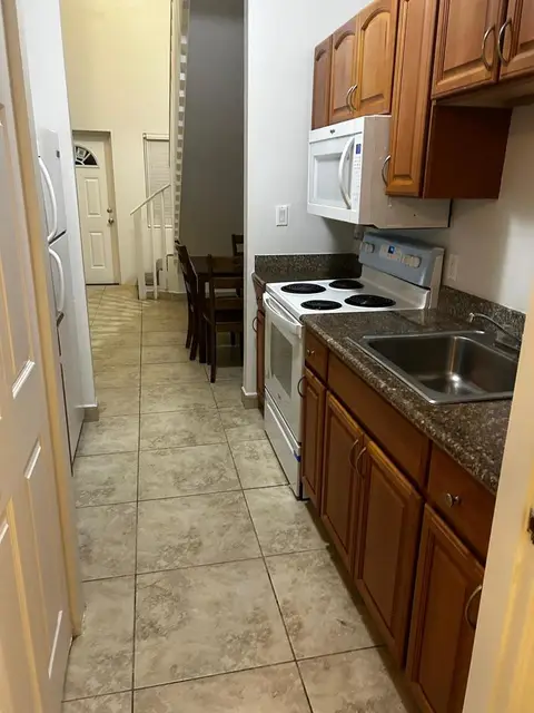 🏡 2 Bed / 2 Bath Apartment for Rent – Executive Suites, Keturah Street, George Town