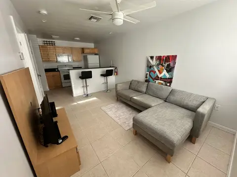 Lakeside - 1 Bedroom 1 Bath Apartment
