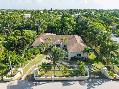 CENTURY 21 | 4 BED + OFFICE / 3.5 BATH SINGLE FAMILY HOME