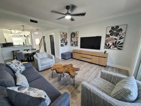 Villa Royal 2 Bed and Den 2.5 bath